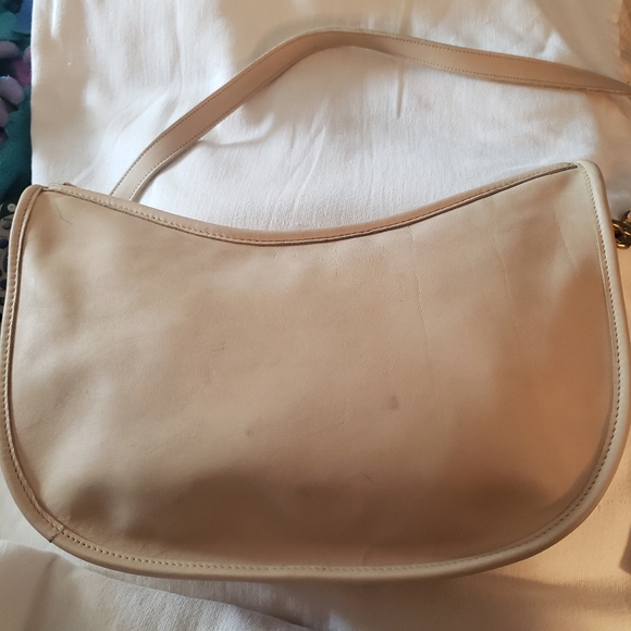 Vintage 80s Coach Swinger Leather Crossbody Bag in Bone Color - Picture 3 of 15